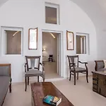 Karpimo Horizon - Caldera Sunset View - Private Hot Tub - فيلة فِروستيفاني