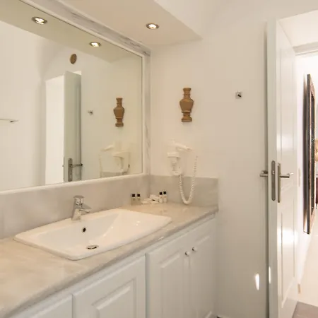 Dimitrios Cave House *